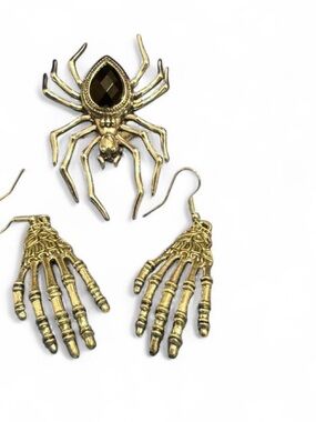 GOTHIC SPIDER & SKELETON JEWELRY SET 
Silver toned